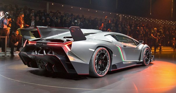 Lamborghini Veneno стоимостью в 3 млн Евро. Первые фотографии с Женевского автосалона.