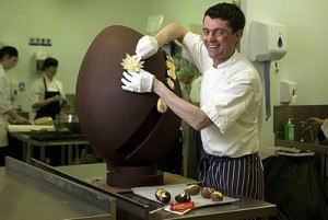 Самое дорогое шоколадное яйцо в мире.
