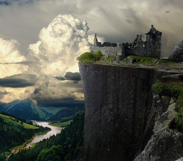 Развалины замка Клифф, Германия.