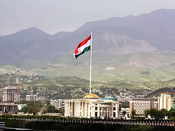 Самый большой флагшток на данный момент находится в Душанбе. Его высота составляет 165 метров.