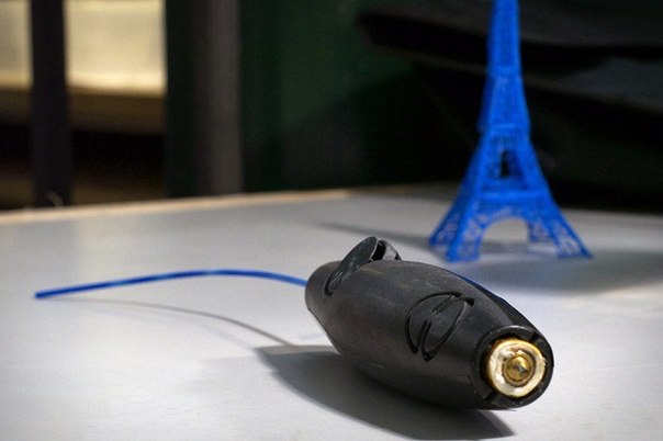 3D-принтер в форме ручки позволяет рисовать объемные объекты