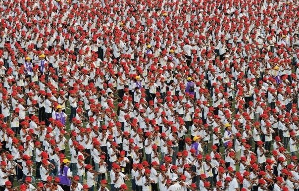 4645 школьников приняли участие в скрипичном концерте на стадионе тайваньского города Чжанхуа, побив рекорд по одновременной игре на скрипке. Их достижение зафиксировали в Книге рекордов Гиннесса.