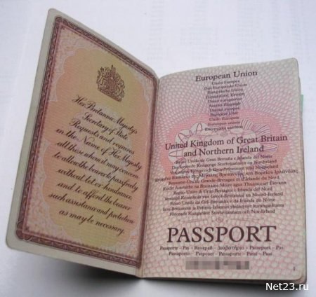 Ги ван Keep из Брюсселя (Бельгия) является обладателем 4 260 паспортов и других заменяющих их документов 130 стран мира, датированных от 1615 г. до наших дней.