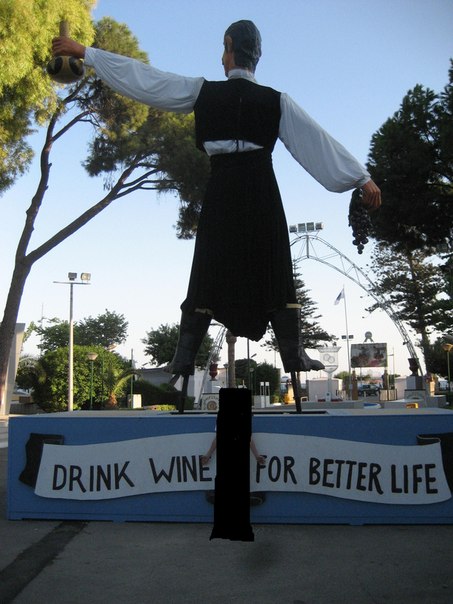 Самый большой в мире бокал для вина. Фестиваль вина, Кипр, сентябрь 2012.