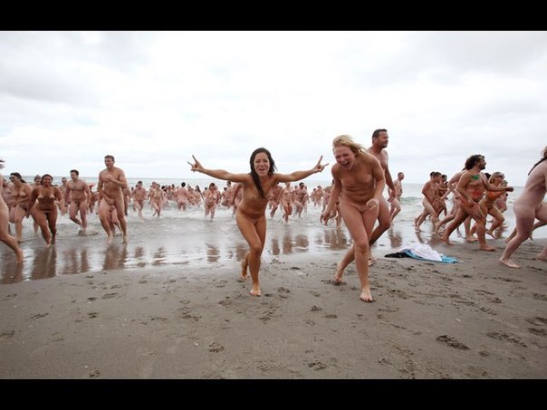 Массовый голый заплыв в Новой Зеландии, рекорд Израиля не побит