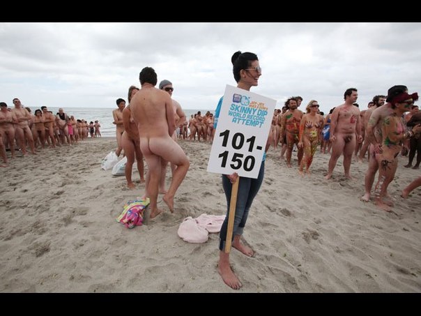 Массовый голый заплыв в Новой Зеландии, рекорд Израиля не побит
