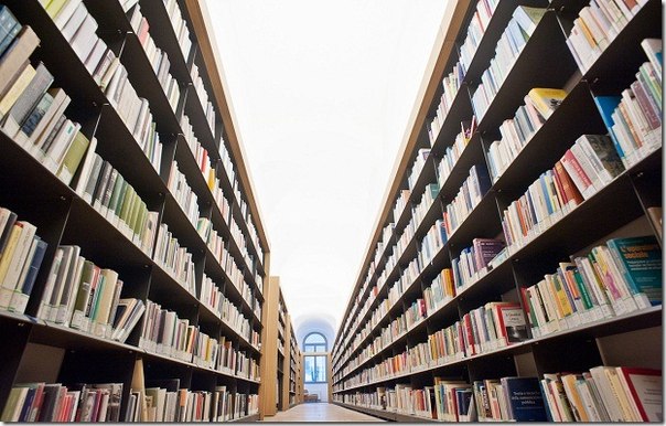 Осенью 2013 года в техасском городе Сан-Антонио откроется первая в мире библиотека, в которой не будет книг. BiblioTech станет первой в мире публичной библиотекой, где обычные книги будут полностью заменены электронными.