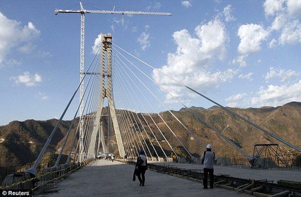 Самый высокий подвесной мост в мире открыли в Мексике