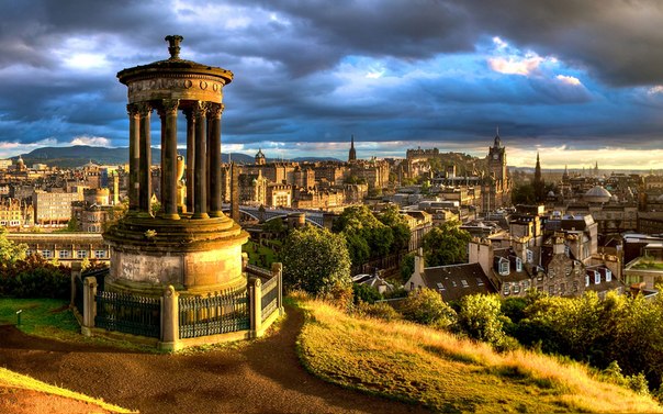 Эдинбург — столица и второй по величине город Шотландии..