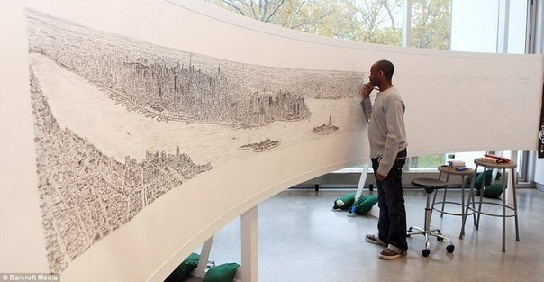 Больной аутизмом художник Стивен Вилтшер рисует Нью-Йорк по памяти после 20-минутного полета над городом на вертолете.