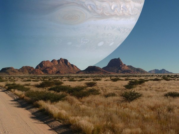 Если бы Юпитер находился на том же расстоянии от Земли, что и Луна.