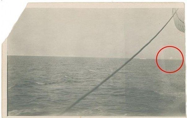 Это единственная и оригинальная фотография именно того самого айсберга, который потопил Титаник. 