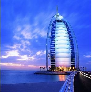 В категории самый дорогой отель пьедестал занимает Бурдж аль-Араб (или "Парус", потому что здание построено в форме паруса), который находиться в Арабских Эмиратах, в Дубае. Гостиница находится в 280 метрах от берега, и располагается на специально созданном искусственном острове.