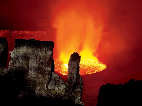 Сердце вулкана. В сердце вулкана Ньирагонго скрывается одно из самых больших и малоизученных лавовых озер в мире
