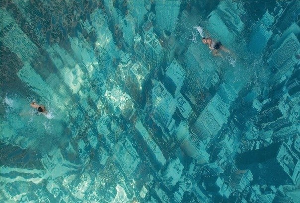 наклейка на дно бассейна в Мумбаи (Индия) — вид Нью-Йорка с высоты птичьего полета.