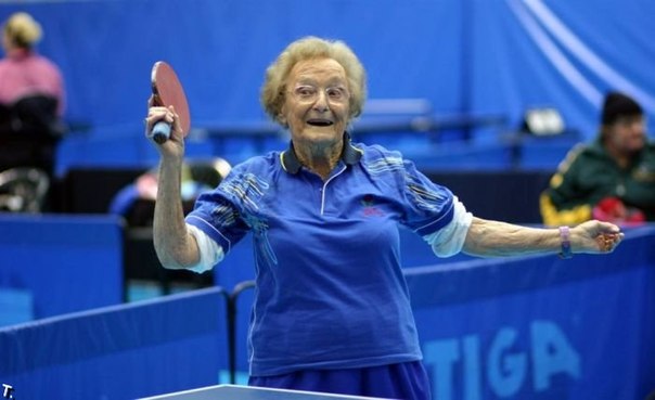 Самый старый игрок в настольный теннис – Дороти де Лоу. 