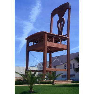 Самый большой стул имеет 30 метров высоты. Сделан он в Австрии.