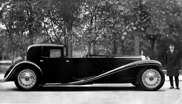 Самым большим автомобилем, выпущенным для частного использования, был Бугали «Ройял», тип 41, собранный итальянским дизайнером Этторе Бугатти в Молшейме (Франция). Этот автомобиль, впервые выпущенный в 1927 г., имел 8-цилиндровый двигатель объемом 12,7 л и длину более 6,7 м. Один только капот был более 2,13 м в длину.