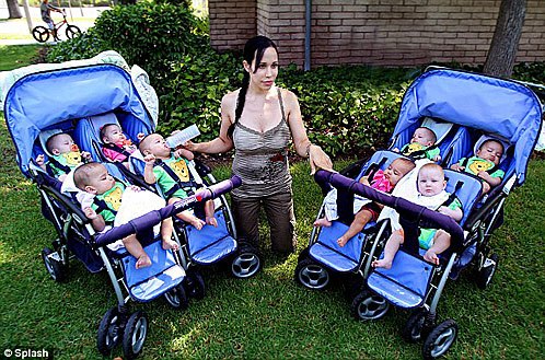 Женщина родила 8 близнецов за 1 раз!