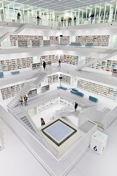 Библиотека в Штутгарте, Германия.