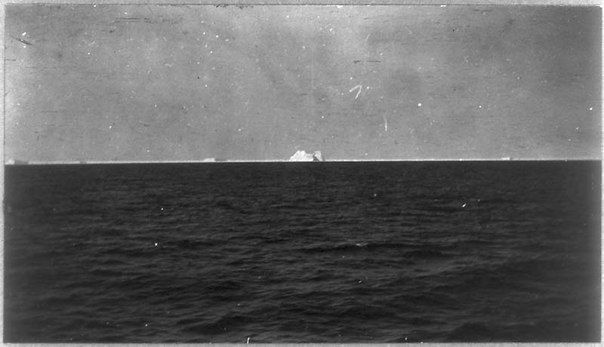 Виновник гибели «Титаника» - тот самый айсберг. Фото сделано с «Карпатии».