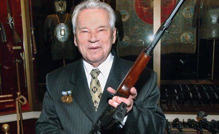 Легендарный оружейник Михаил Калашников выписан из больницы в Удмуртии
