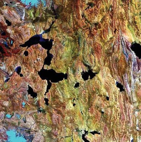 Американское космическое агентство NASA выпустило альбом уникальных фотографий Земли из космоса.