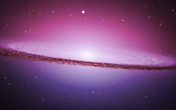 Галактика Сомбреро. Она удалена от нас на 28 миллионов световых лет.