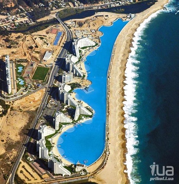 Самый большой бассейн можно найти в Алгоборо (Чили), длина его 1100 м, а вместимость 297 млн литров воды.