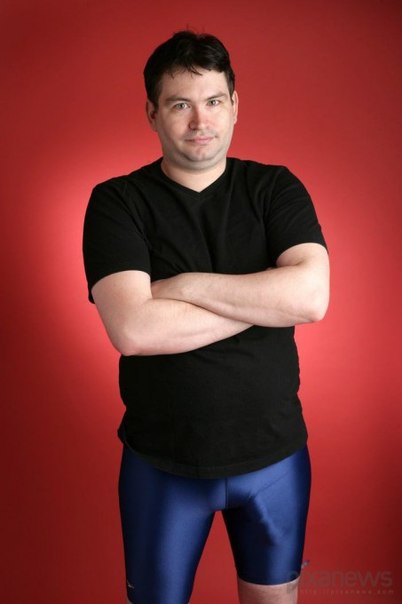 На фотографии: рекордсменом по длине пениса стал Йона Фалкон (Jonah Falcon), длина которого составляет 13.5 дюймов (34 см), Нью-Йорк, 10 января 2006.
