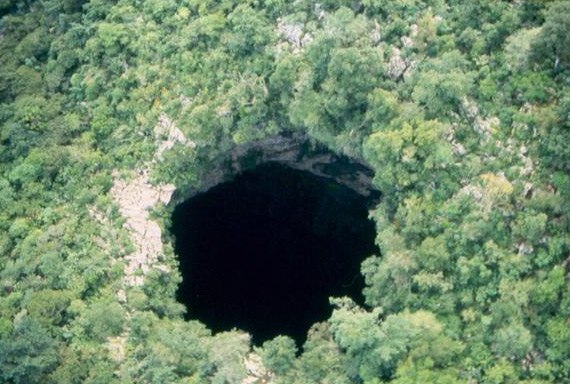 Пещера Ласточек, Мексика. Глубина пещеры — до 376 метров. Фотограф: Stephen Alvarez.