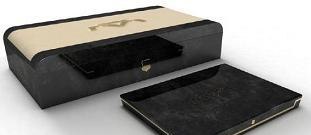 Британская компания Luvaglio создала самый дорогой ноутбук, стоимостью более 1 миллиона долларов. Это событие произошло еще в 2007 году. Но до сих пор рекорд не был побит. 