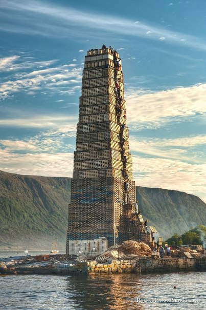 В честь рождения Иоанна Крестителя в городе Олесунн, Норвегия проводится ежегодный фестиваль на котором разжигается самый большой костер в мире. Этот день отмечается 24 июня. 30 человек строят огромную башню из деревянных поддонов высотой около 40 метров. Основание постройки около 20 метров в ширину. После чего ближе к вечеру башню поджигают. Рекордная постройка была возведена в 2010 году и возвышалась на 41 метр.