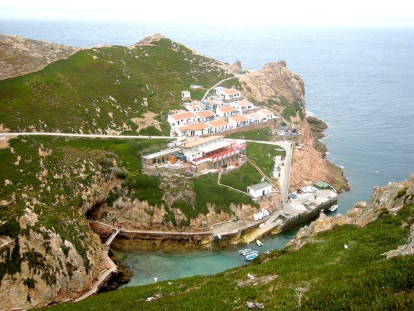 Берленга – остров-заповедник в Португалии находится в 16 км к западу от Пенише, Португалия. 