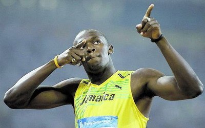 Усейн Болт родился 21 августа 1986 года на Ямайке. После завершения карьеры он планирует стать игроком футбольной команды «Манчестер Юнайтед». За свою удивительную скорость ему было присвоено прозвище «Молния», когда он бежал свою рекордную 100 метровку, его скорость равнялась 37,58 км/ч. Он был признан самым лучшим в мире легкоатлетом и спортсменом.