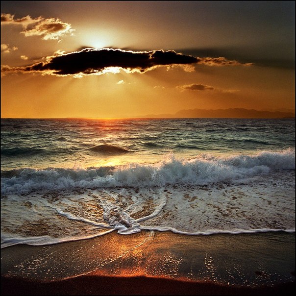 Теплое море и закат, остров Родос, Греция