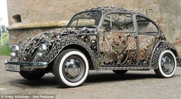 Кованный Volkswagen Beetle.