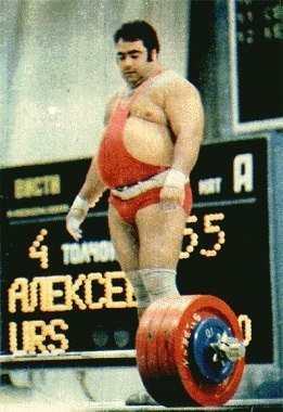 Василий Иванович Алексеев - восьмикратный чемпион мира и Европы, семикратный чемпион СССР. На его счету 79 мировых и 81 рекорд СССР.