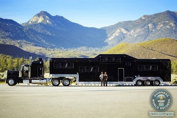 Самый тяжелый лимузин – «Полуночный ездок» весит 22 933 кг. Его длина составляет 21,3 метров, а высота 4,1 метр. Лимузин сконструировал Майкл Мачадо и Памело Бартоломео (из США) в Калифорнии. Он начал работать 3 сентября 2004 года.