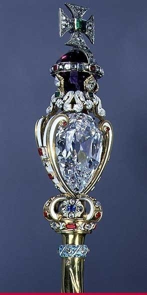 Самый большой бриллиант был найден в 1905 году в британской колонии Трансвааль. Его вес составлял 3106 карат (621,2 г.)