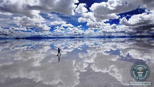 Солончак Уюни - соленое озеро Боливии – крупнейший в мире солончак площадью 10 582 кв.км.