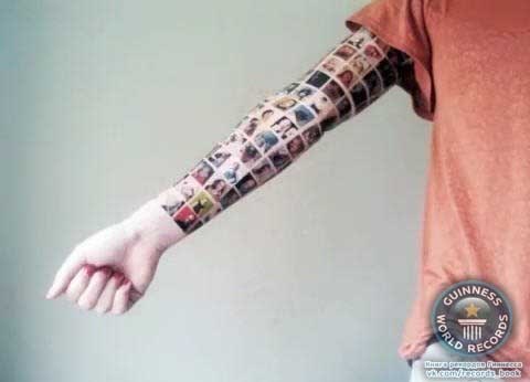 24 летняя Голандо-Тян сделала татуировку ввиде 152 друзей из Facebook.