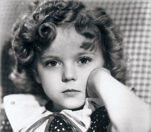 самой молодой кинозвездой, получившей Оскар, была Ширли Темпл, завоевавшая эту награду в возрасте 6 лет в 1934 году.