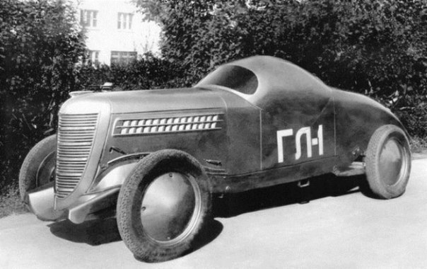 ГАЗ-ГЛ-1 — первый советский гоночный автомобиль. На первом заезде удалось достичь скорости 143 км/ч. (1938 год).