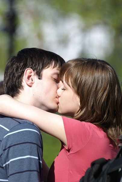 28 января 2002 года американцы Луиза Альмодовар и Рич Лэнгли выиграли конкурс на самый долгий поцелуй, который длился 30 часов 59 минут и 27 секунд.