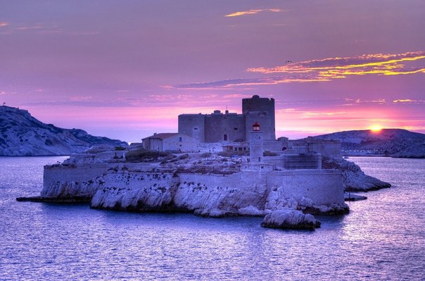 Замок Иф — фортификационное сооружение на острове Иф Фриульского архипелага в Средиземном море, в миле от города Марсель.