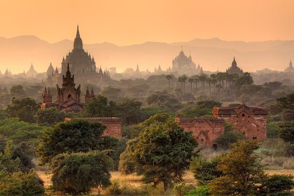 Мьянма — государство в Юго-Восточной Азии, вобравшее в себя необыкновенное собрание древних ценностей и культурного наследия.