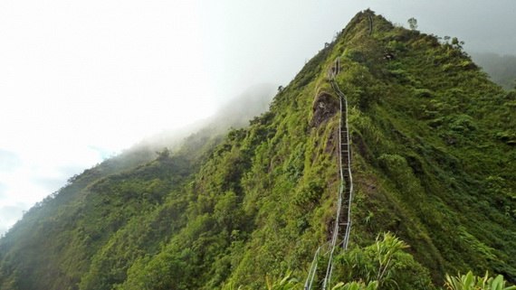 Лестница Хайку на острове Оаху 