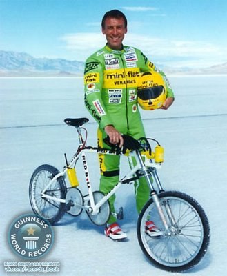 Самая высокая скорость на педальном велосипеде — 268,831 км/ч — была достигнута Фредом Ромпельбергом (Нидерланды) на солончаковой равнине Бонневил (Юта, США) 3 октября 1995 г.