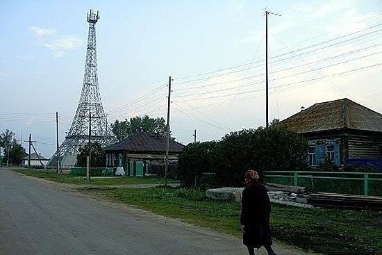 В Челябинской области есть село Париж и Эйфелева башня.